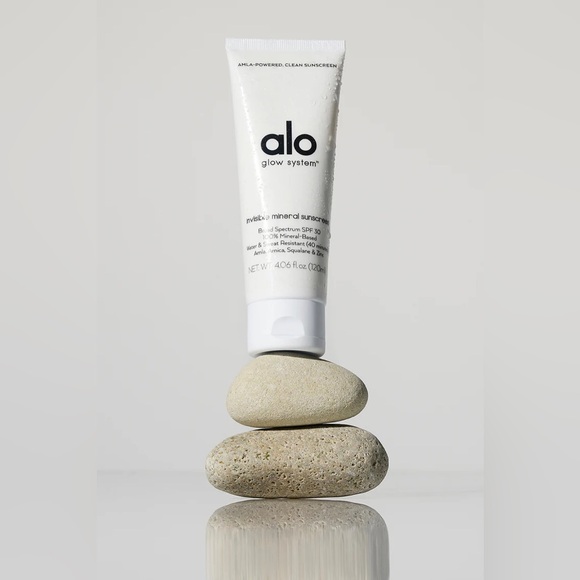 ALO YOGA | ✨NEW✨ Invisible Mineral Body SPF - Picture 1 of 4
